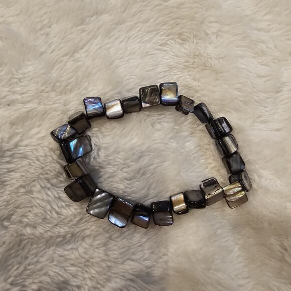 Lot Of 2 Mother of Pearl Shell Abalone Bracelets Silver Tone Bangle And Beaded - Picture 4 of 5